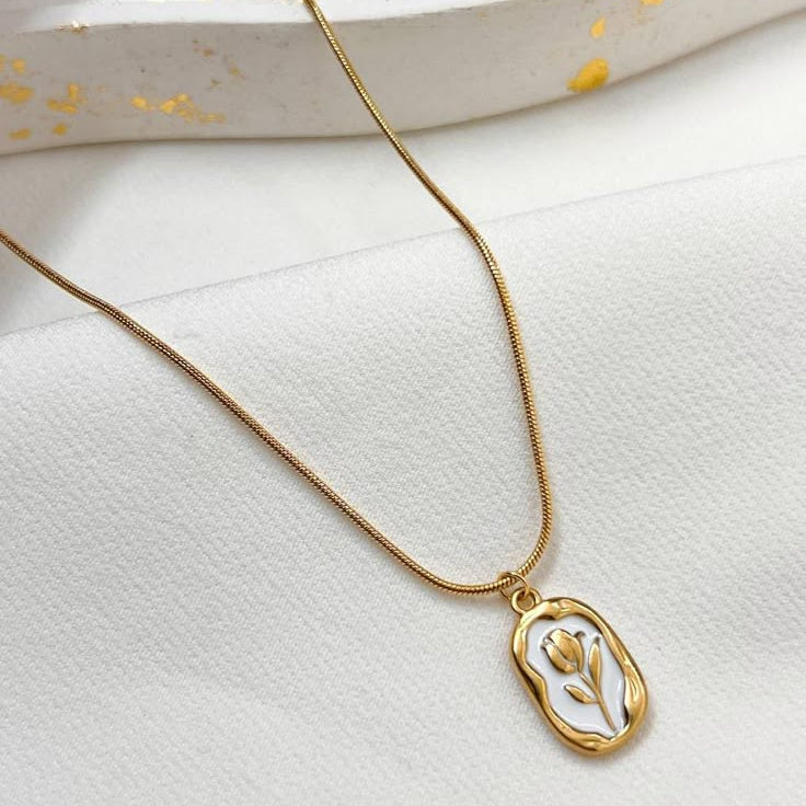 White Floral Gold Pendant Necklace