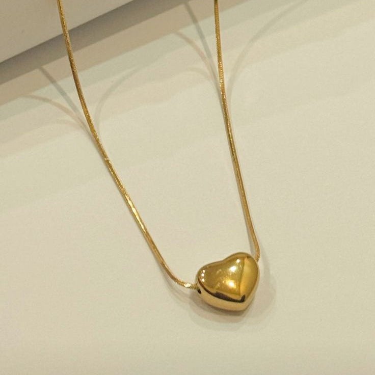 Minimal Gold Heart Pendant Necklace